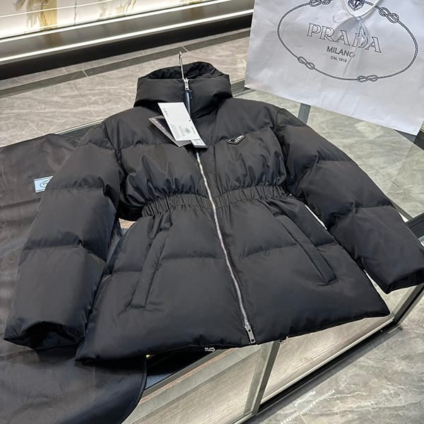すぐ届プラダ 並行輸入品 Re-Nylon ダウンジャケット pug52827